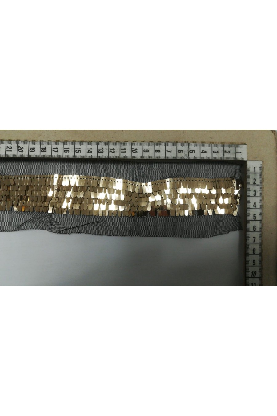 9138-METRE Siyah Mesh Üzeri Gold Pullu Bant, 3.5 cm