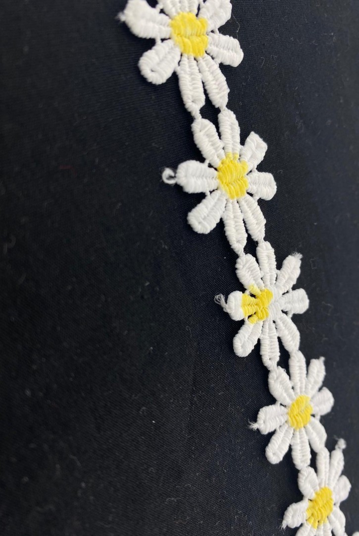 Beyaz-Sarı Papatya Desenli Brode Bant, Polyester