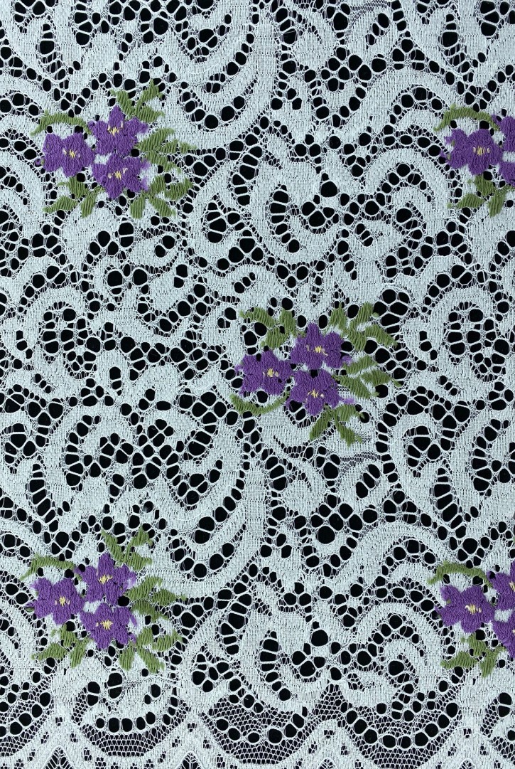 Beyaz Zeminli Mor Çiçekli Dantel