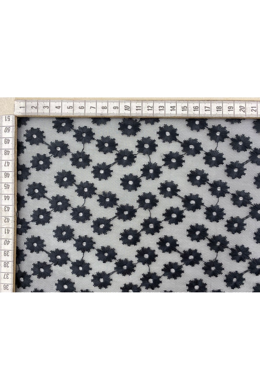 Siyah Organze Üzeri Bohrerli Brode Kumaş, 135 cm