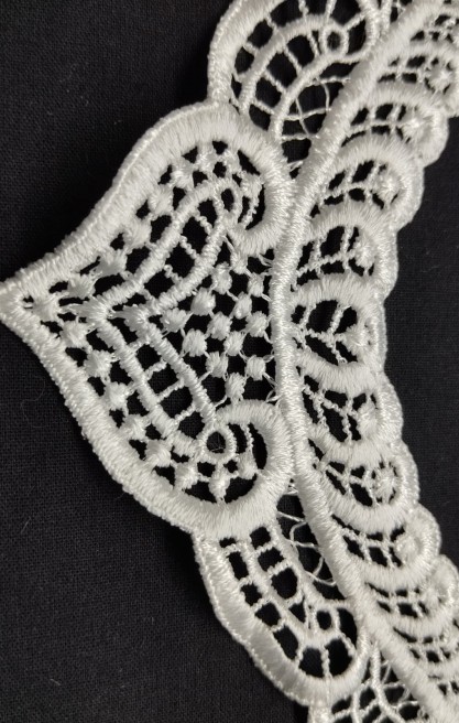 Beyaz Polyester Brode Yaka