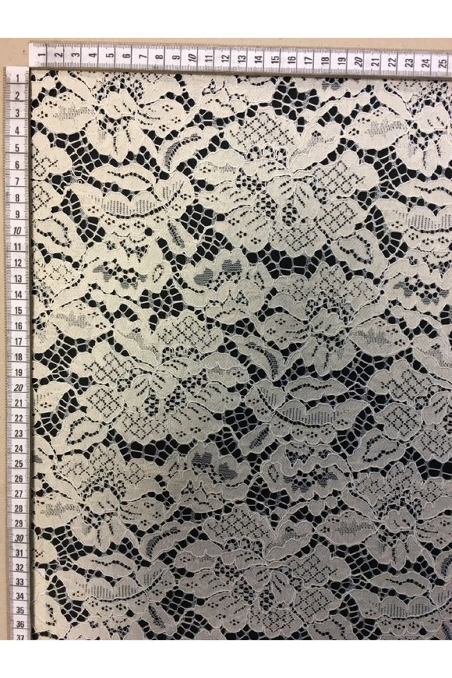 Fikslenmiş Pamuk-Polyester Karışımlı İthal Panolu Dantel