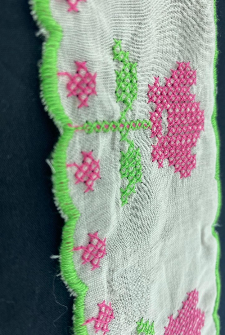 Nakışlı Pembe-Yeşil Çiçekli Pamuk Polyester Vual Brode Bant, 7 cm