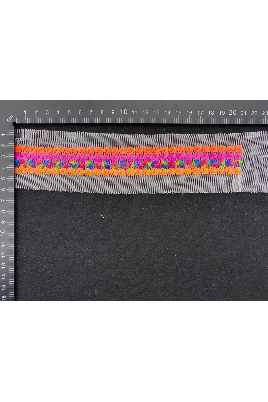 Beyaz Mesh Tül Üzeri Neon Multicolor Pullu Bant, 2.5 cm