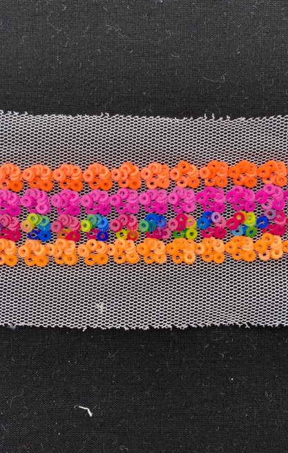 Beyaz Mesh Tül Üzeri Neon Multicolor Pullu Bant, 2.5 cm