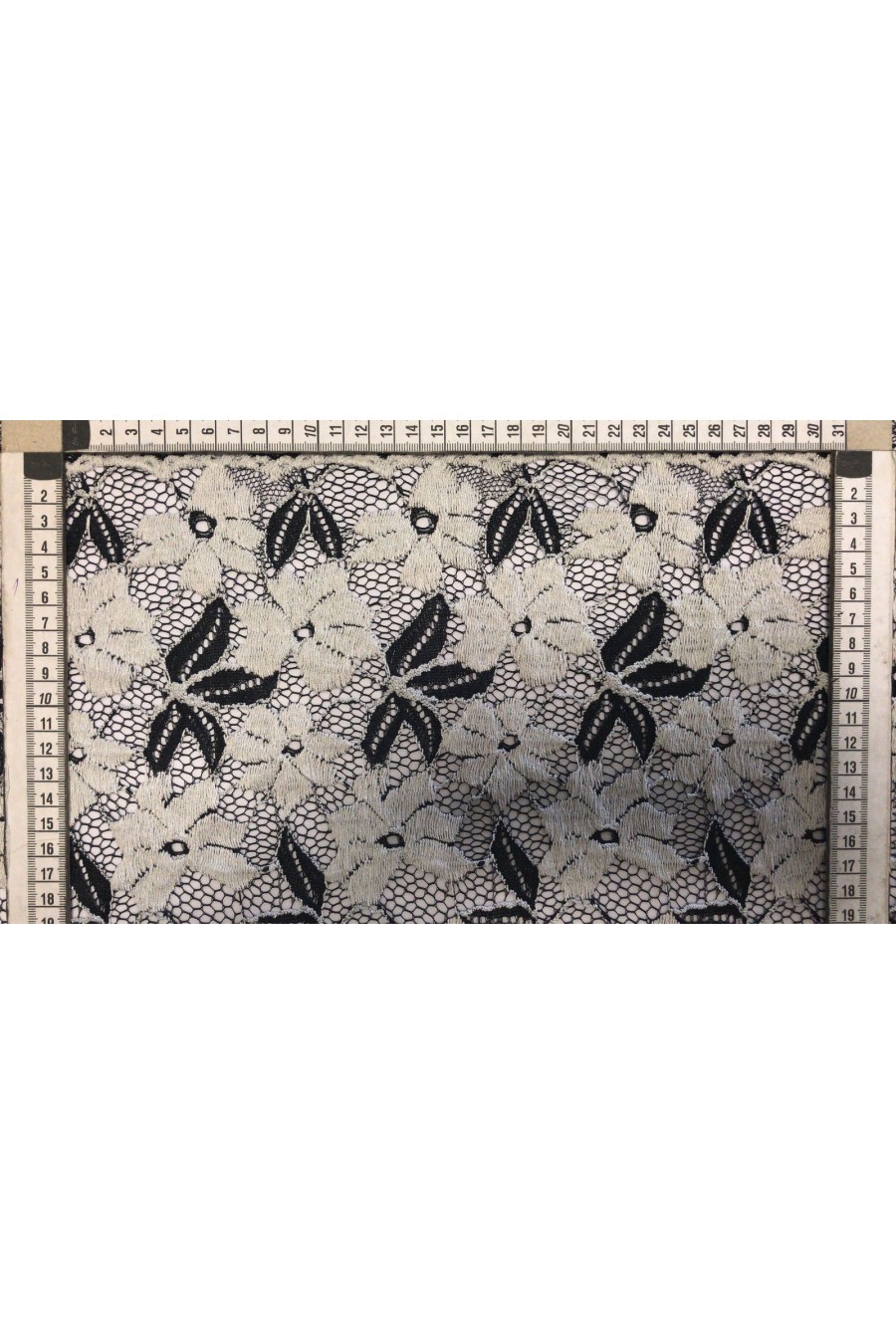 Siyah Beyaz Polyester Dantel, Yerli