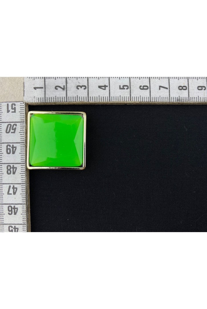 Yeşil Kare Taş, İthal