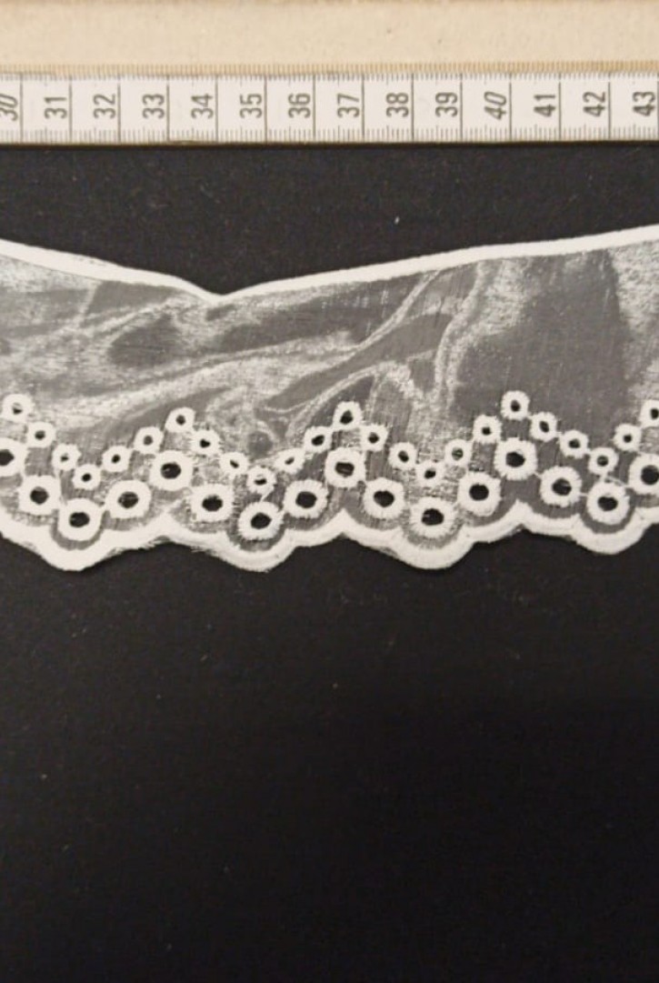 Beyaz Organze Yerli Yaka