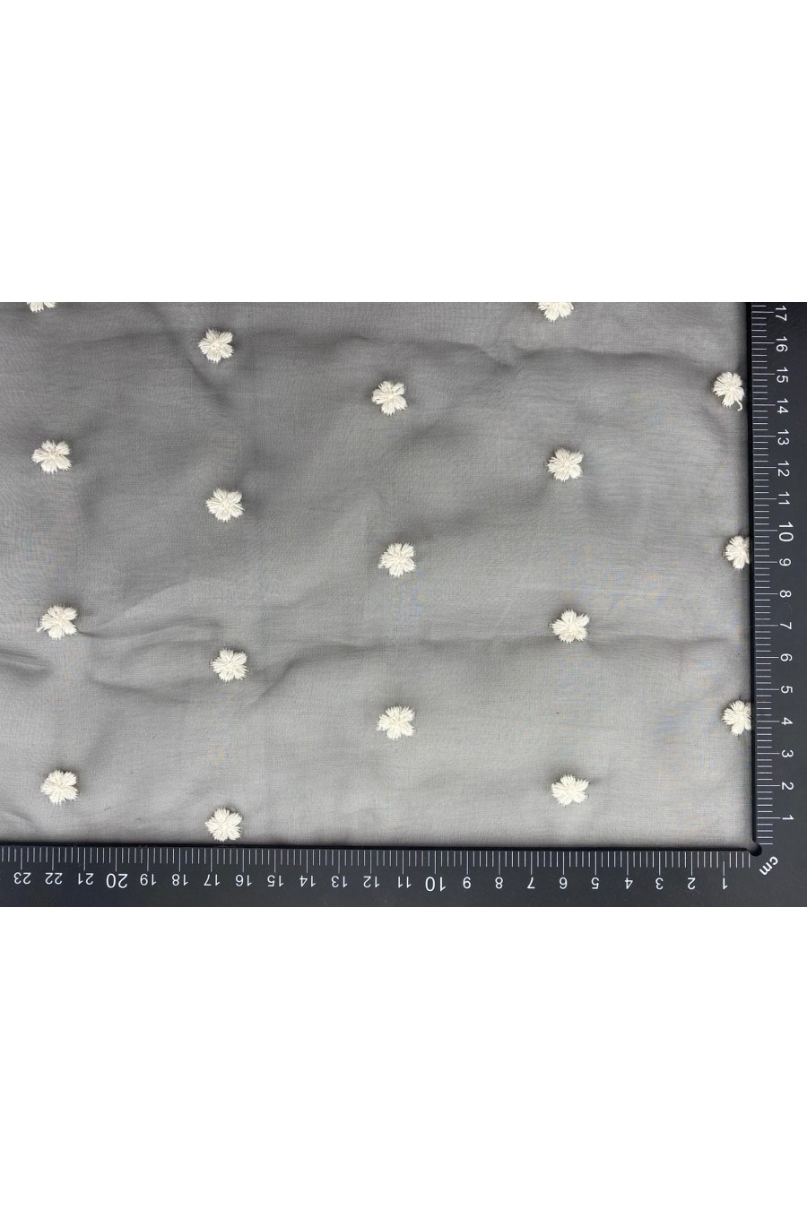 Siyah Organze Üzeri Çiçek Puantiyeli Yerli Tül Kumaş - Ham, 135 cm