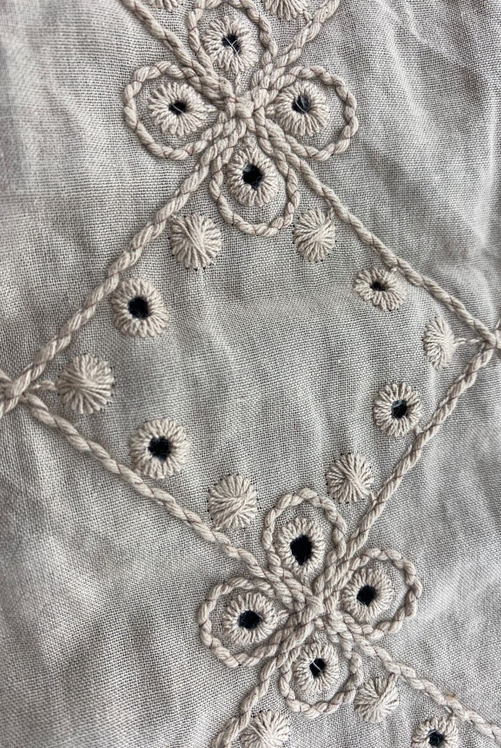 Kahverengi Brode Vual Kumaş Pamuk Polyester  - Bohrer Desenli - 135 CM