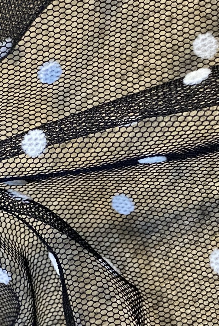 Siyah Zemin Beyaz Puantiyeli Flok Baskılı Tül