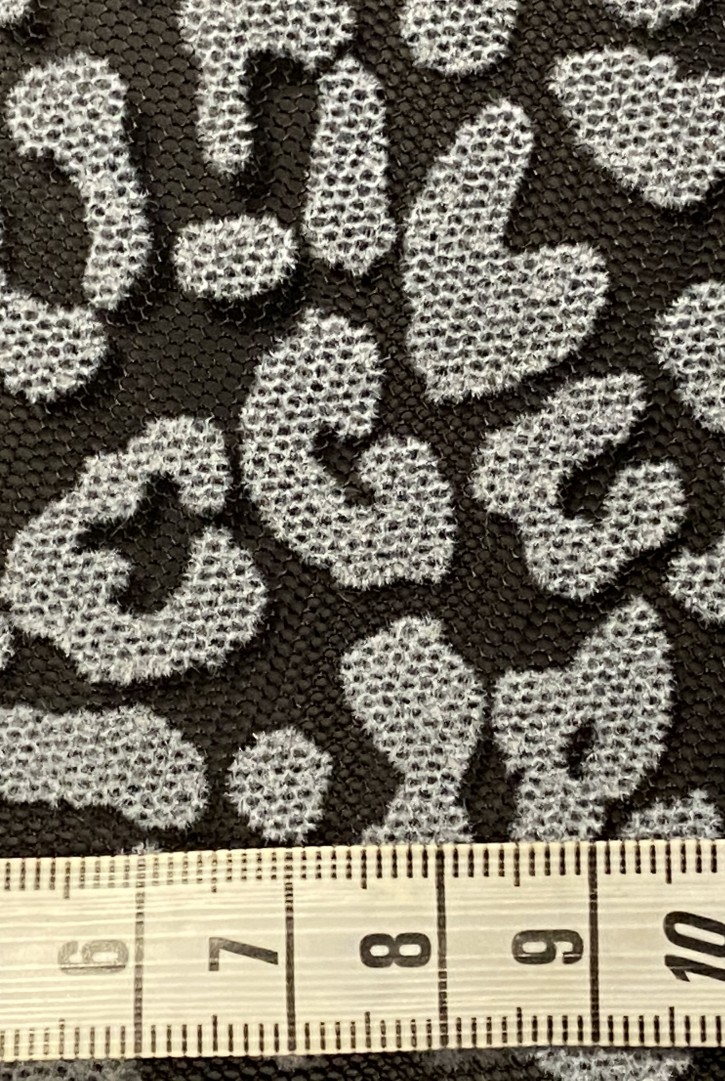 Siyah Zemin Üzerine Beyaz Flok Baskılı Tül Kumaş