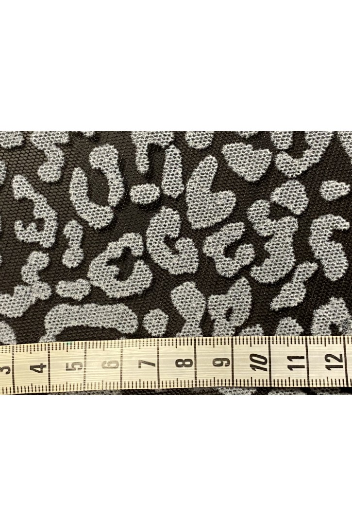 Siyah Zemin Üzerine Beyaz Flok Baskılı Tül Kumaş