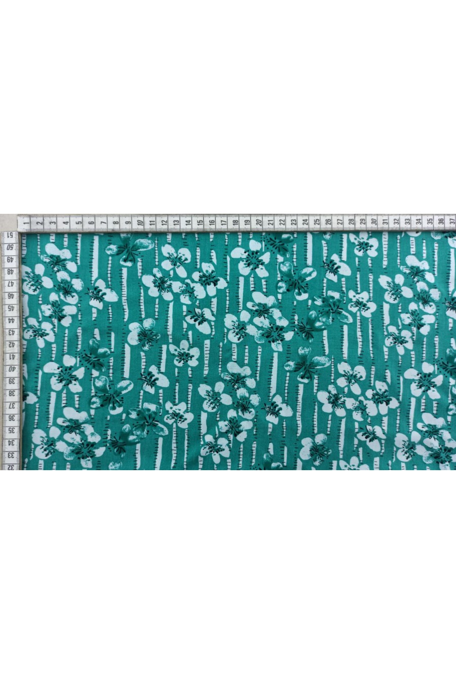 Yeşil Çiçek Desenli Viskon Kumaş