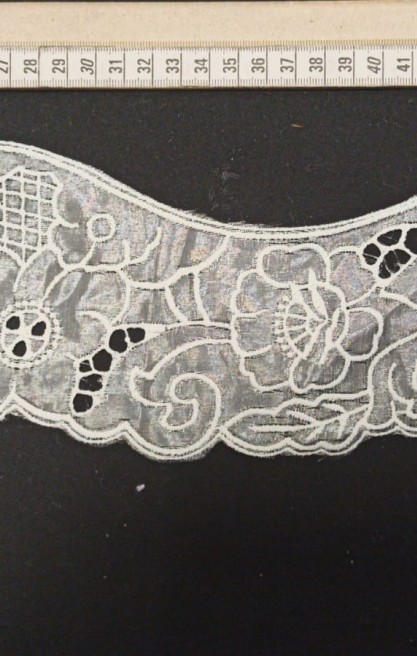 Beyaz Organze Yerli Yaka