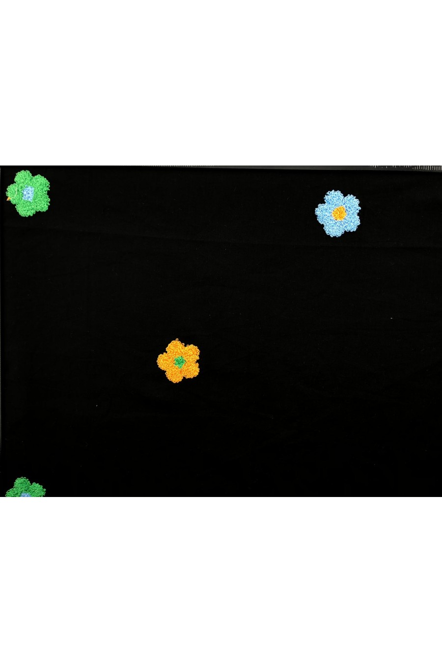 Siyah Zemin Papatya Nakışlı İthal Vual Brode