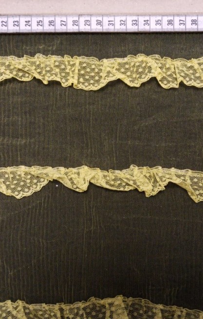 Sarı Pliseli Tül Üzeri Dantel