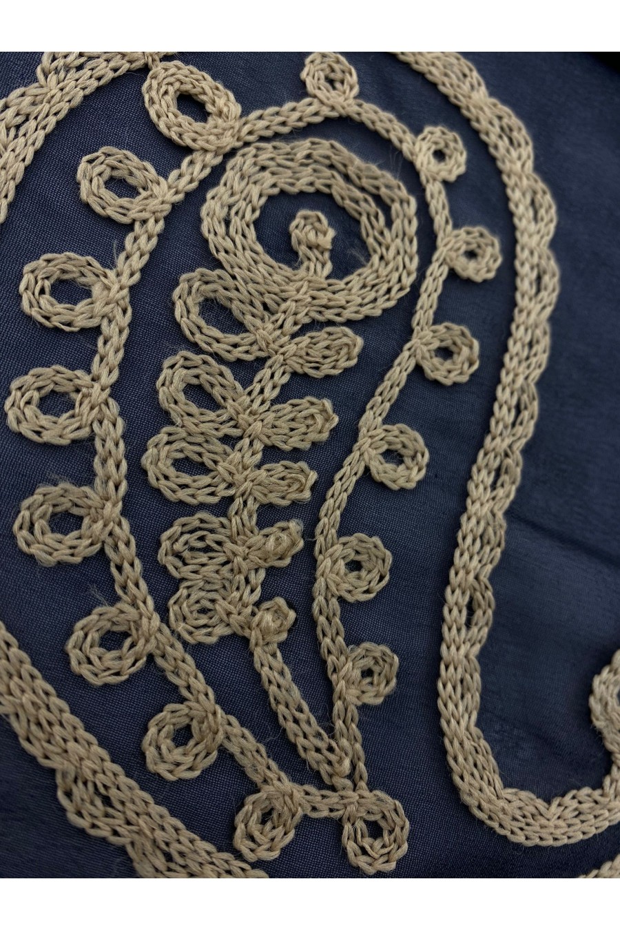 Siyah Zemin Üzeri Bej Nakışlı Şifon Brode, Yerli