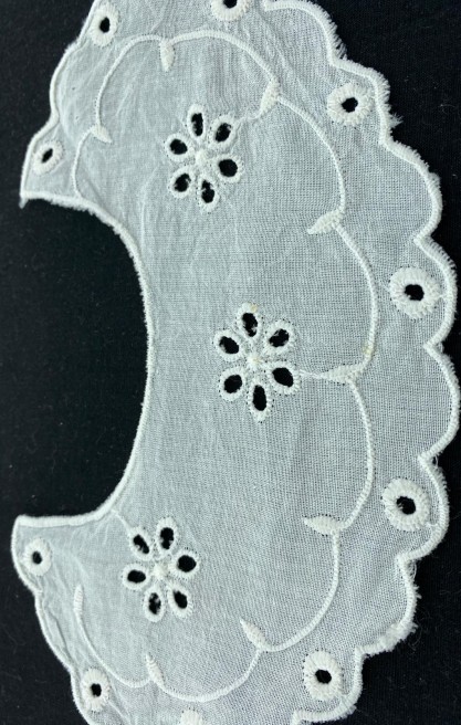 Krem Bohrerli Büyük Yaka Brode