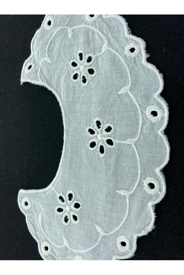 Krem Bohrerli Büyük Yaka Brode