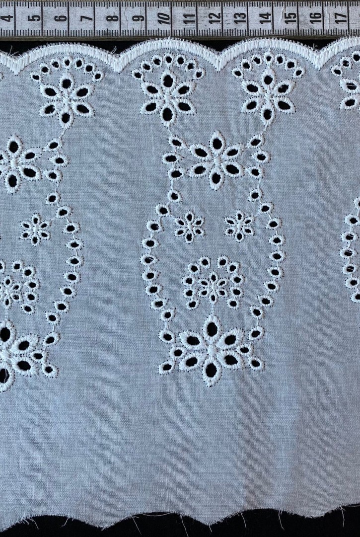 Beyaz Kumaş Üzeri Beyaz İplikli Kasar Vual Brode