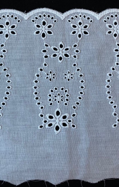 Beyaz Kumaş Üzeri Beyaz İplikli Kasar Vual Brode