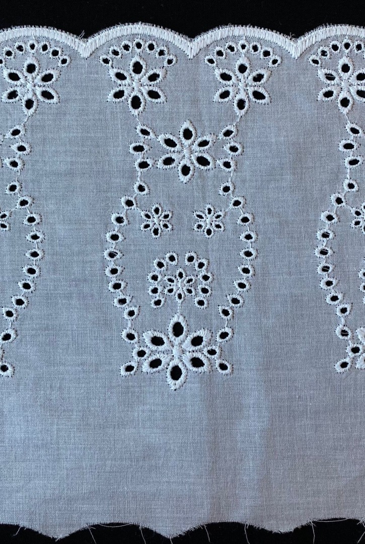 Beyaz Kumaş Üzeri Beyaz İplikli Kasar Vual Brode