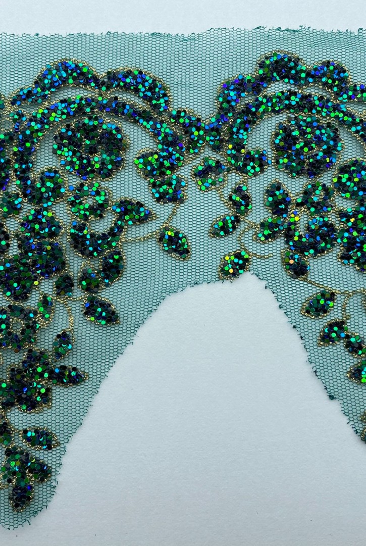 Yeşil Pullu Tül Üzeri İthal Brode Bant - 13 cm