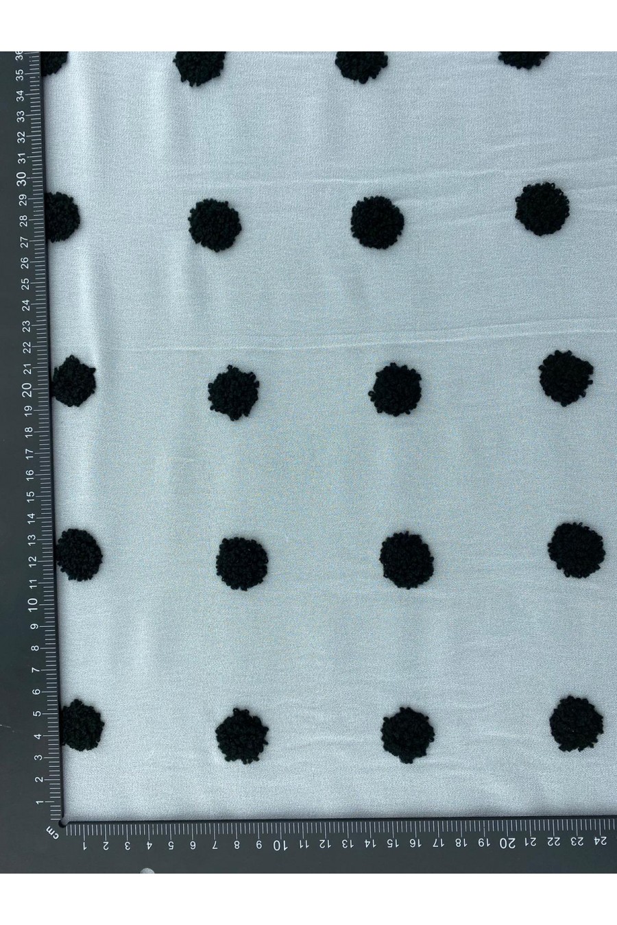 Siyah Zemin Beyaz Ponpon Şifon