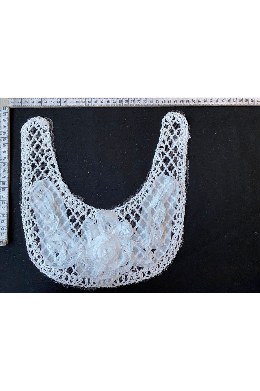 1834-ADET Siyah Süzeneli Yaka Brode