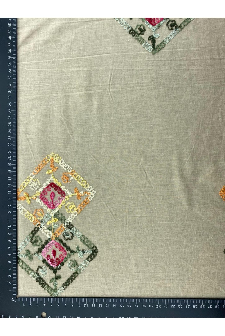 Bej Zemin Renkli Nakışlı İthal Vual Brode