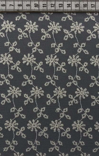 Siyah Zemin Ham İplikli Pamuk Brode, Tül Üzeri