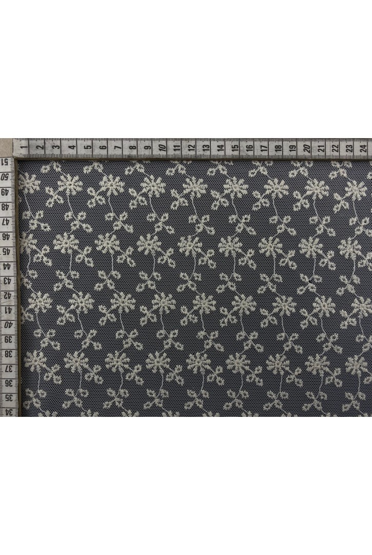 Siyah Zemin Ham İplikli Pamuk Brode, Tül Üzeri