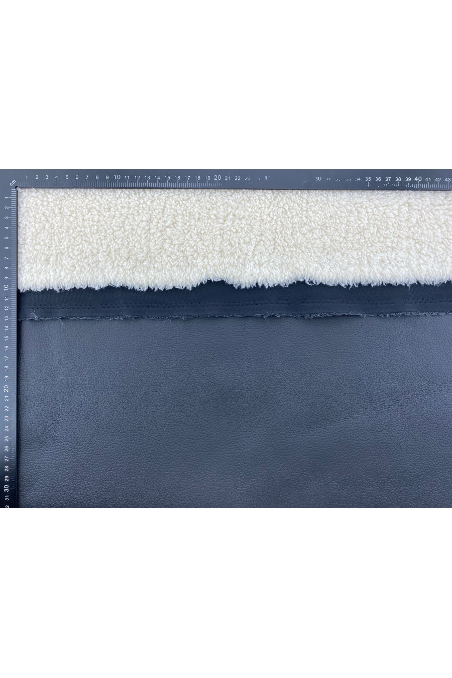 18117-METRE 18117  KUMAŞ/İTHAL/LEZ/POLYESTER/POLİÜRETAN/DERİ KUZU KÜRK/SİYAH DERİ/KREM KÜRK/150 CM