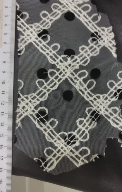 14012 BRODE/YERLİ/LEZ/TÜL ÜZERİ/POLYESTER/PUANTİYELİ/SİYAH BASKI/KIRIK BEYAZ İP/KIRIK BEYAZ/140 CM