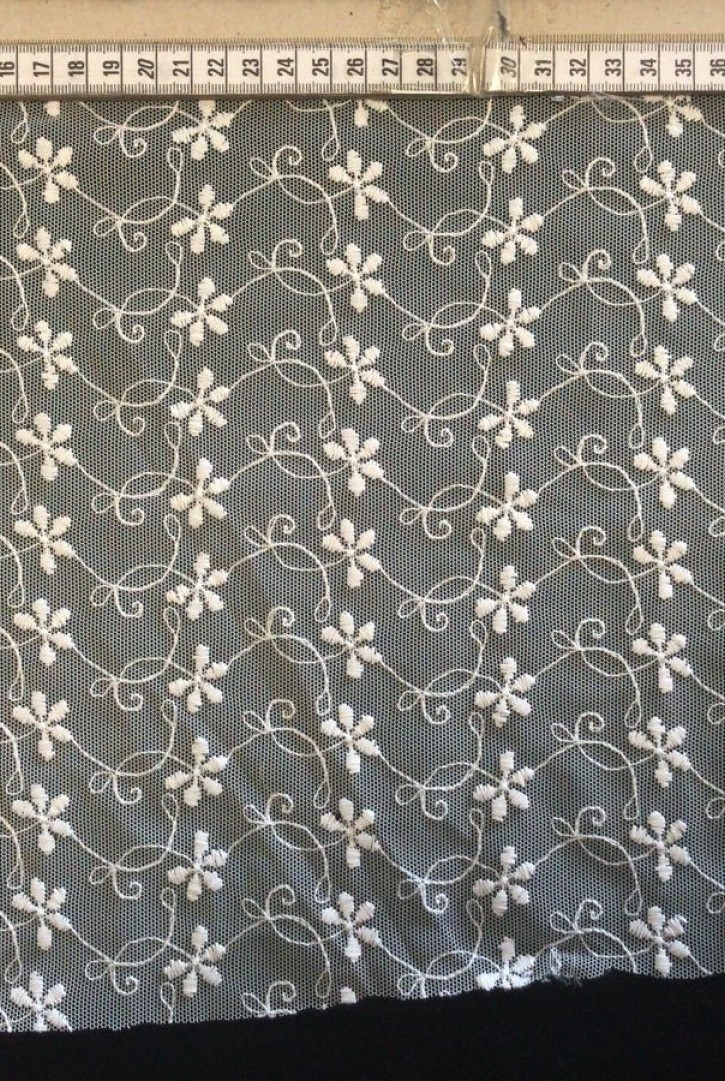 Tül Üzeri Parlak Polyester Brode Laciver Renk - 130 cm