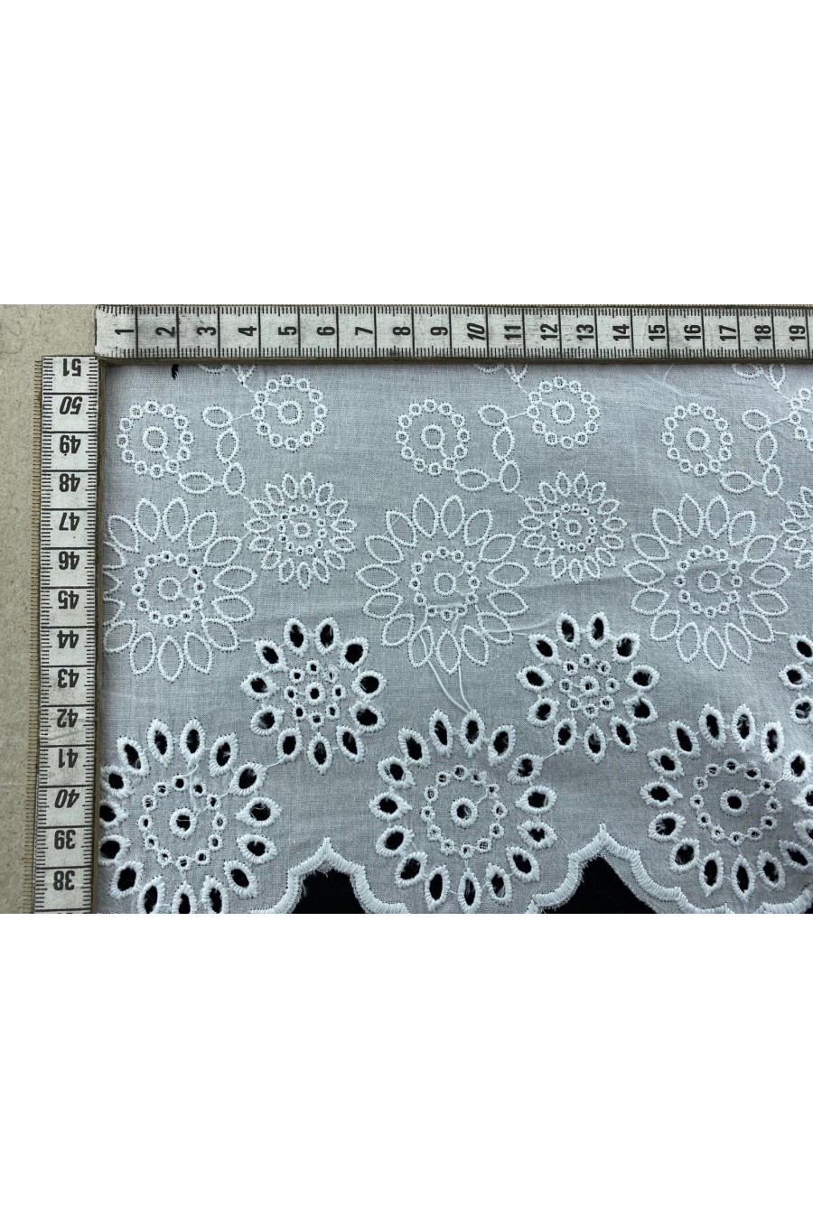 9443-METRE Optik Beyaz 28 cm Genişliğinde Yerli Vual Brode