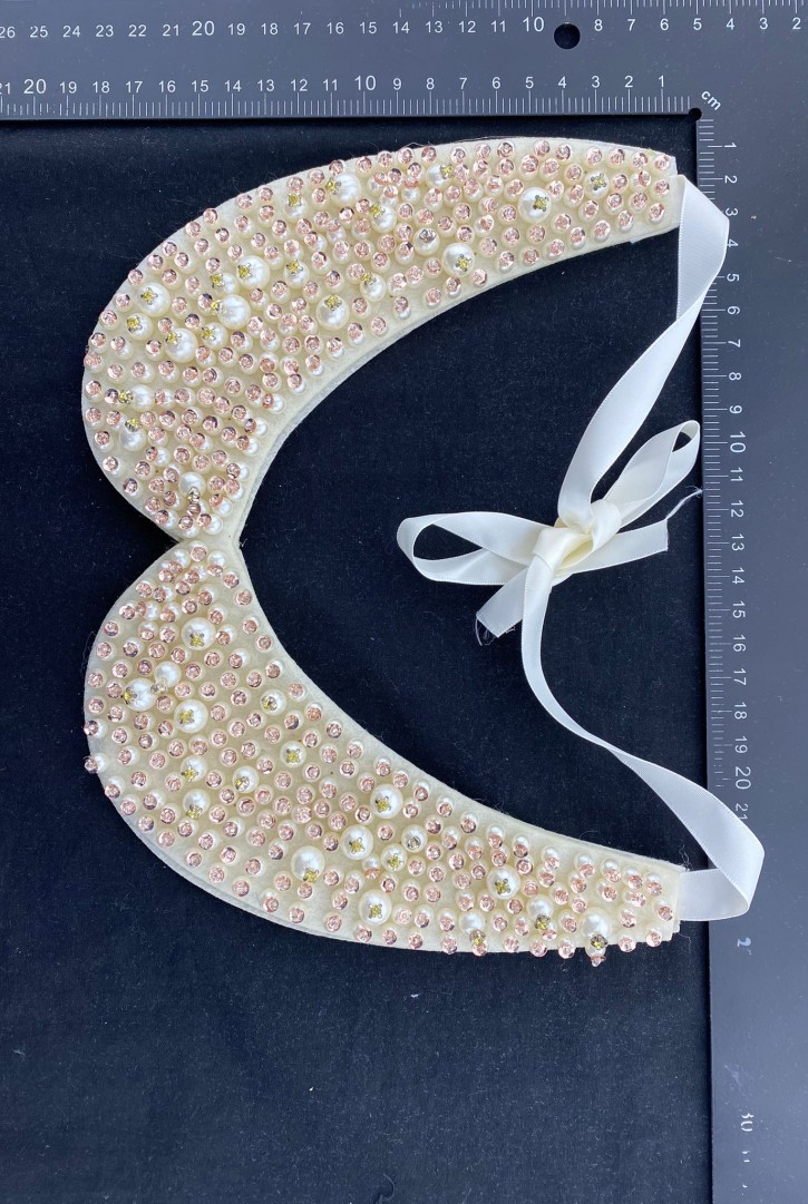 İnci ve Pul Detaylı Keçe Yaka Aksesuar