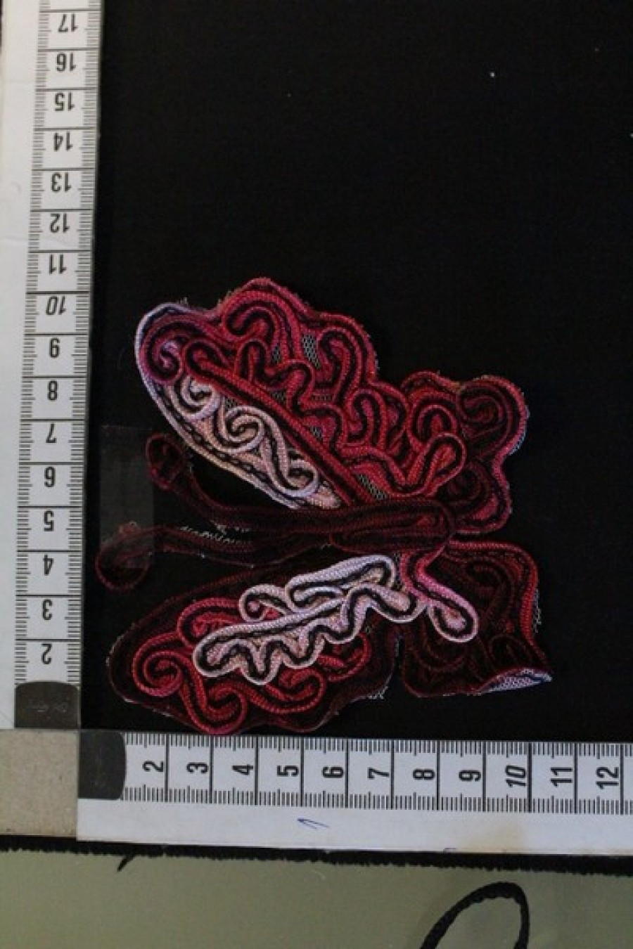 Kahverengi Dekoratif Broş