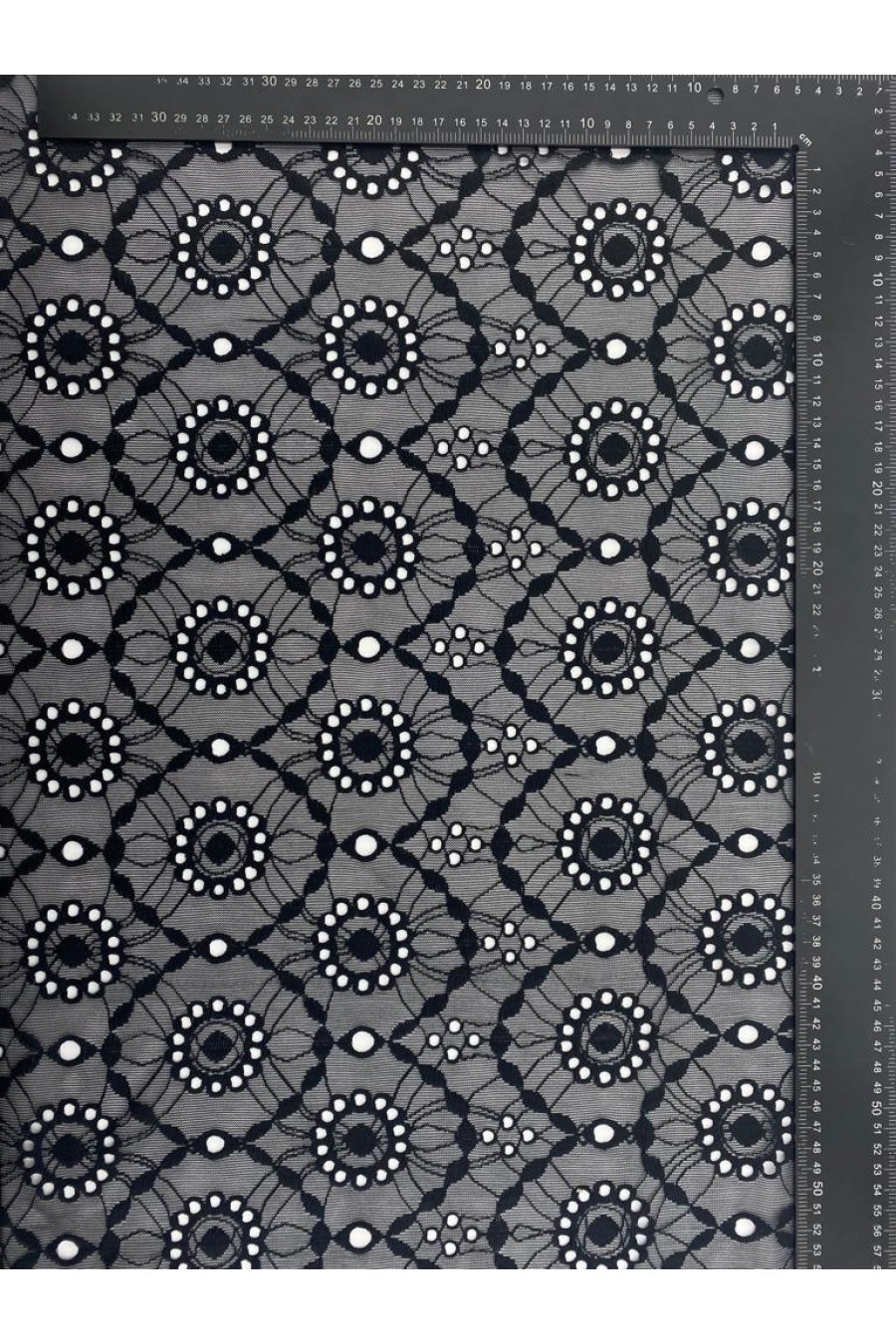 Siyah Bohrerli Mat Polyester Dantel Kumaş - 150 cm