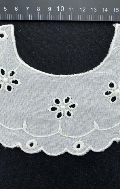 Orta Krem Bohreli Yaka Brode