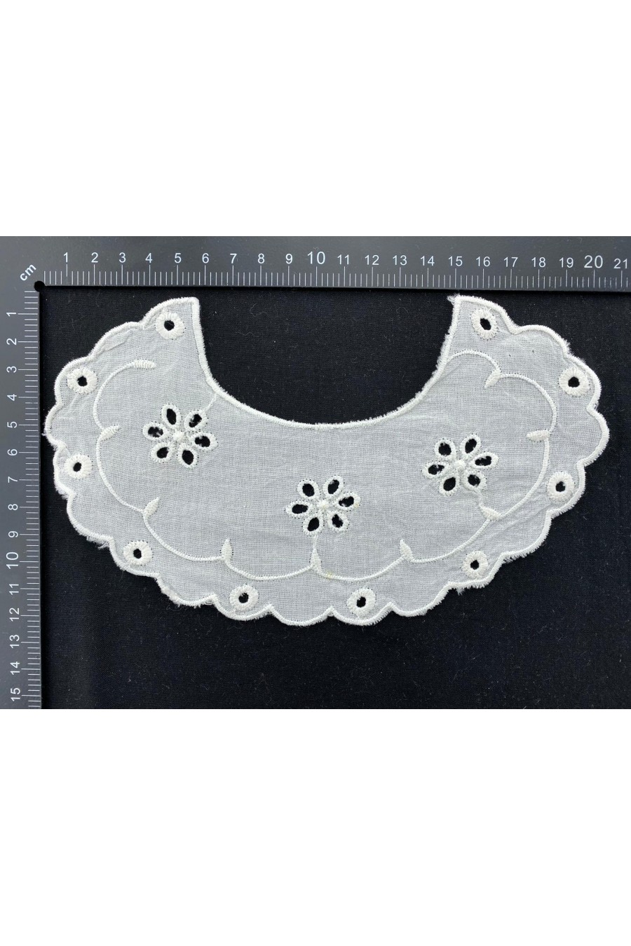 Orta Krem Bohreli Yaka Brode