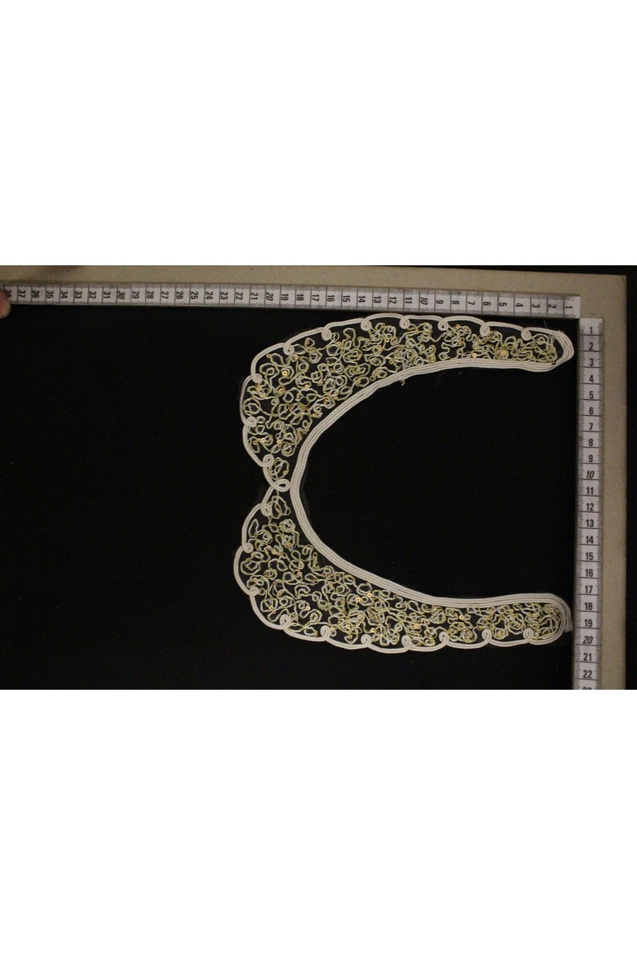 Siyah Pullarla İşlenmiş Aksesuar Aplik