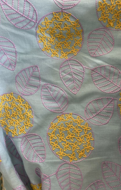 16644 KUMAŞ/YERLİ/LEZ/PAMUK POLYESTER/VUAL/SARI-MOR NAKIŞLI/BEBE MAVİSİ ZEMİN