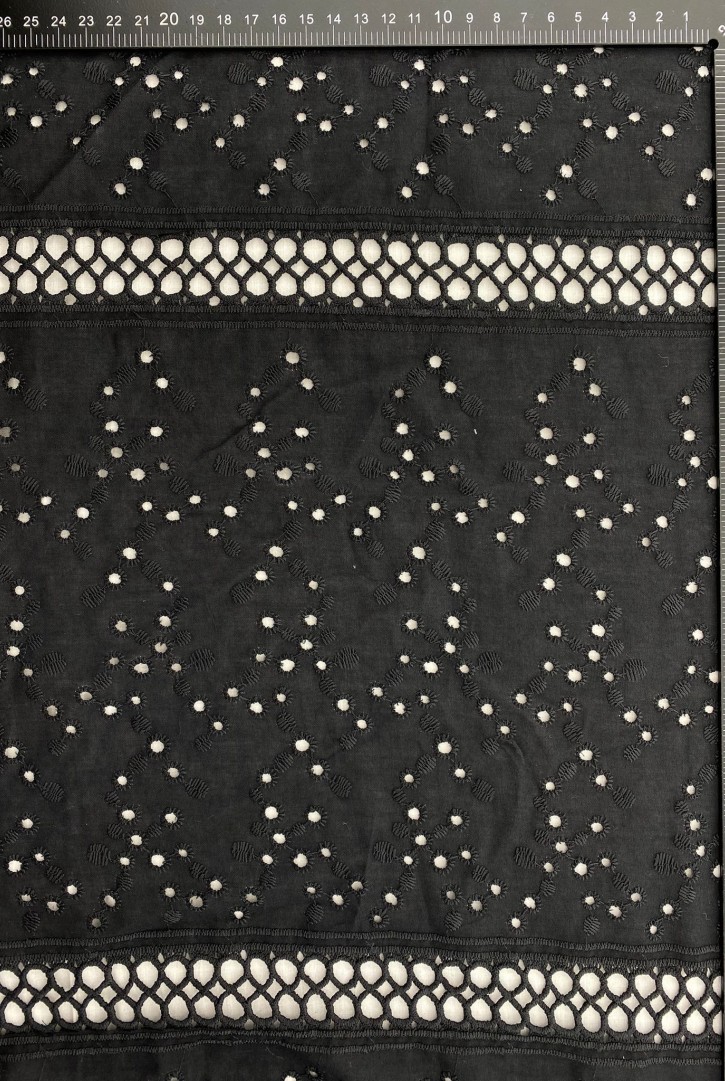 Siyah Aplikeli Pamuk Polyester Yerli Brode Kumaş - 130 cm