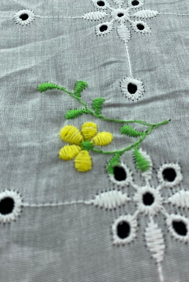 Sarı-Yeşil Çiçek Nakışlı Kasar Brode Kumaş