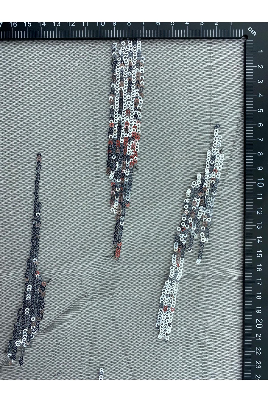 Siyah Zemin Gümüş Pullu Likralı Tül, 140 cm