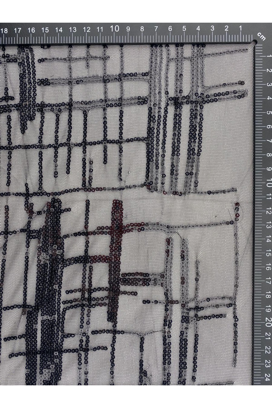 Siyah Zemin Üzeri Siyah Pullu Likralı Tül Kumaş, 130 cm