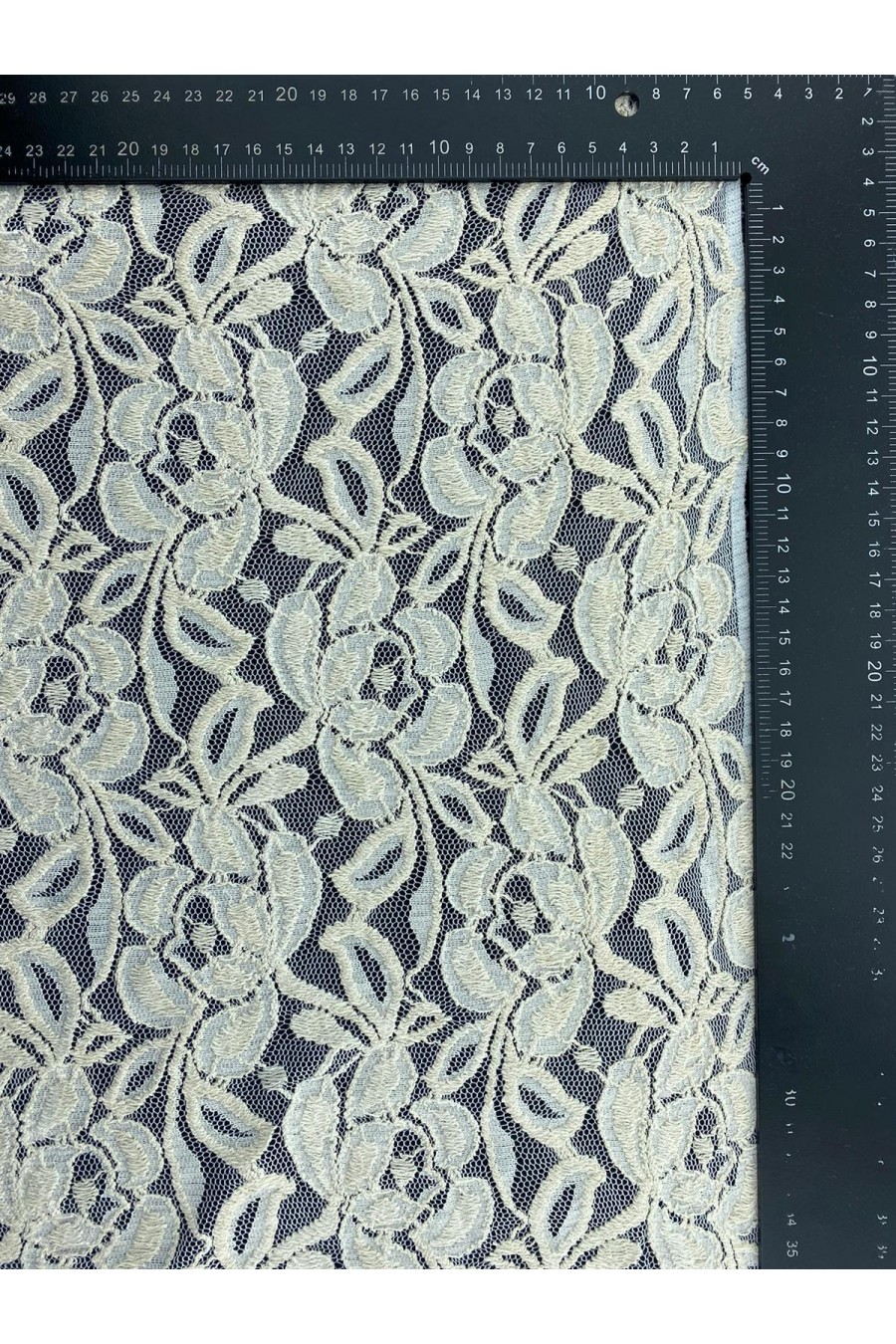 Fikse Edilmiş Kabartmalı İthal Dantel