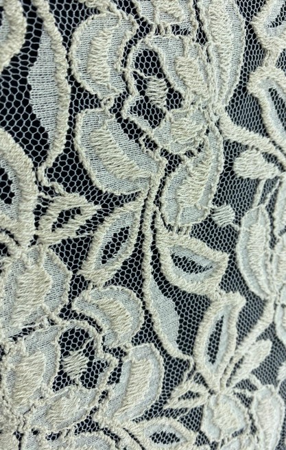 Fikse Edilmiş Kabartmalı İthal Dantel